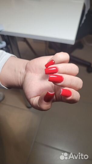 Модель на маникюр, педикюр с покрытием