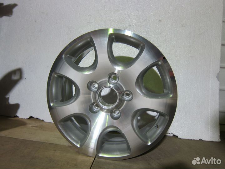 Диск литой r17 Volkswagen Touareg 1