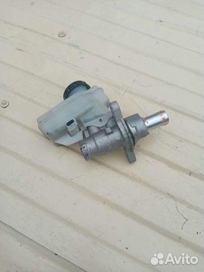 Главный тормозный цилиндр infiniti g35 v36 VQ35HR