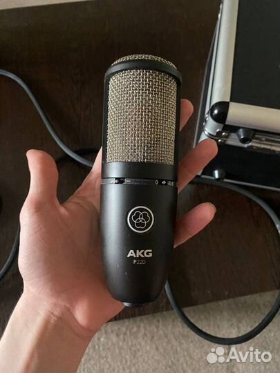 Cтудийный микрофон AKG P220 + Комлпект