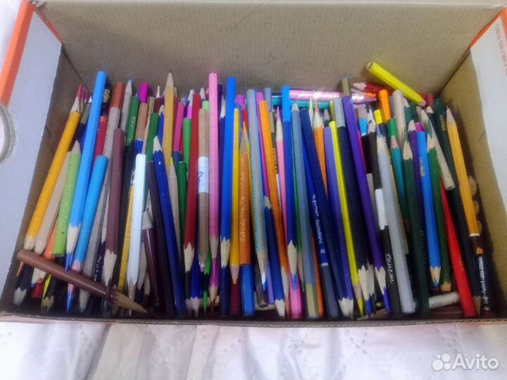 Коробка цветных карандашей
