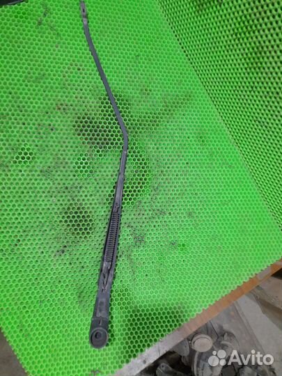 Поводок дворника правый Mitsubishi Lancer 9 Лансер