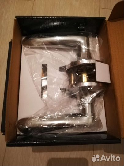 Ручка с защелкой Punto для двери