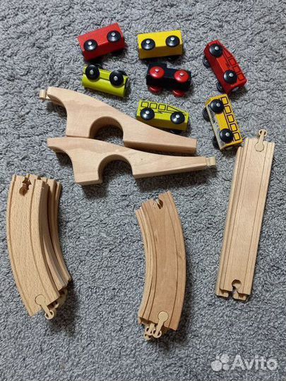 Деревянная железная дорога IKEA с вагончиками