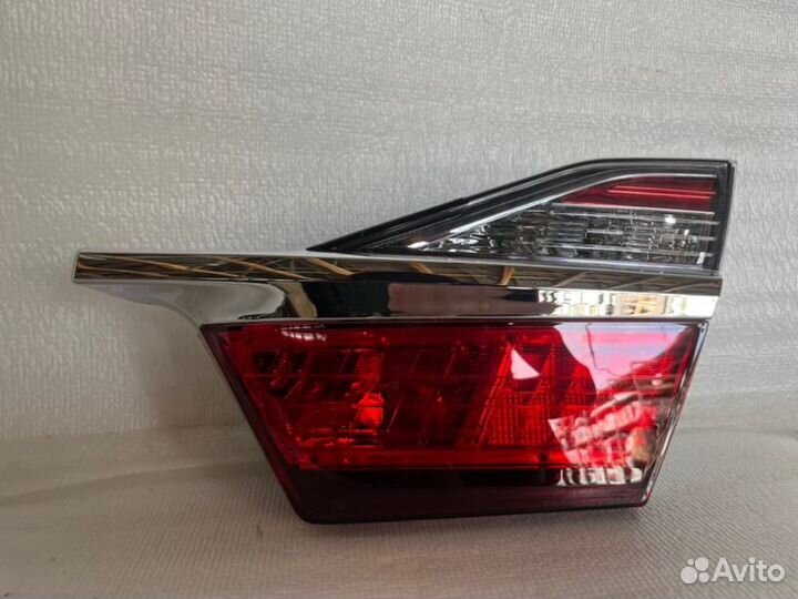 Фонарь внутренний правый Toyota Camry V55