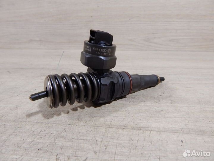 Насос-форсунка Audi A4 B6 038130073J