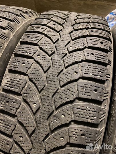 Bridgestone Blizzak Spike-01 215/60 R16 95T