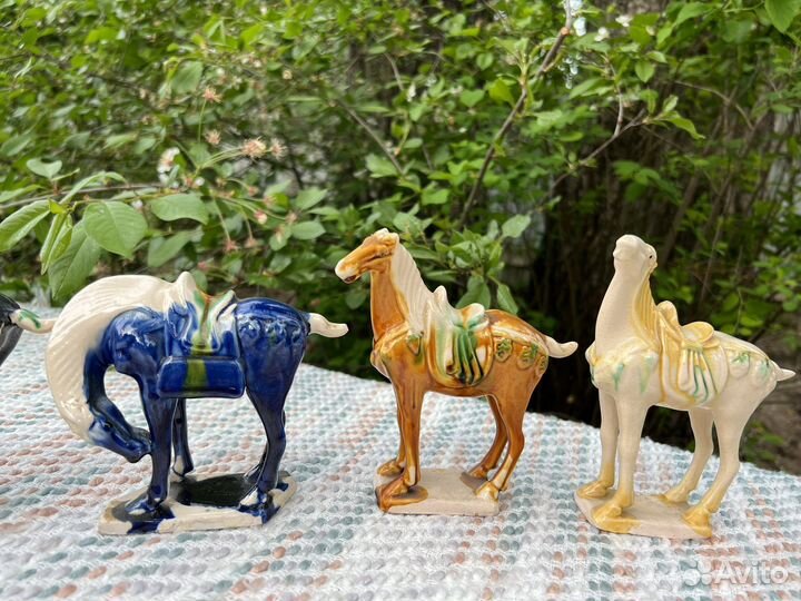 Коллекционные старинные фигурки коней керамика