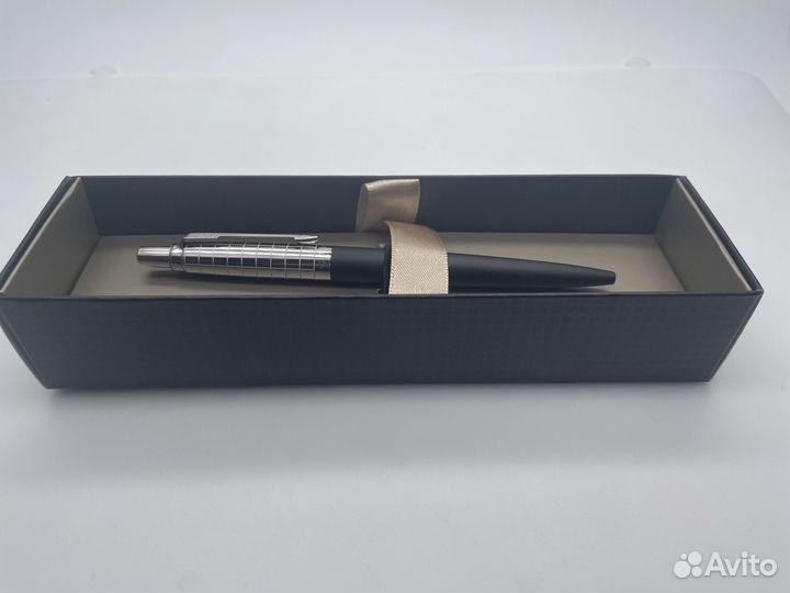 Шариковая ручка Parker Jotter Premium S0908860