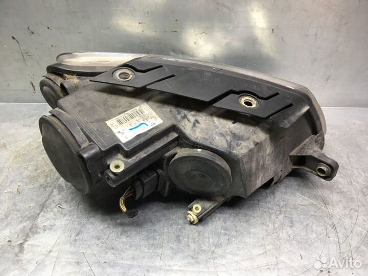 Фара левая Volkswagen Passat B6 2005-2010 седан