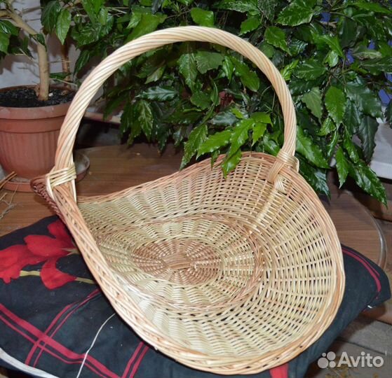 Плетёная корзина для дров