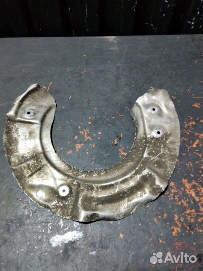 Щиток тормозного диска передний левый Bmw 5 F10