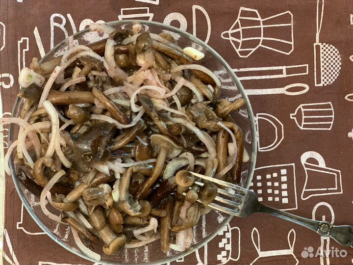 Грибы опята маринованные, мелкие, очень вкусные
