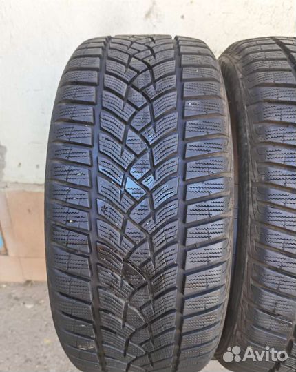 Goodyear UltraGrip 8 Performance 225/45 R17 94V