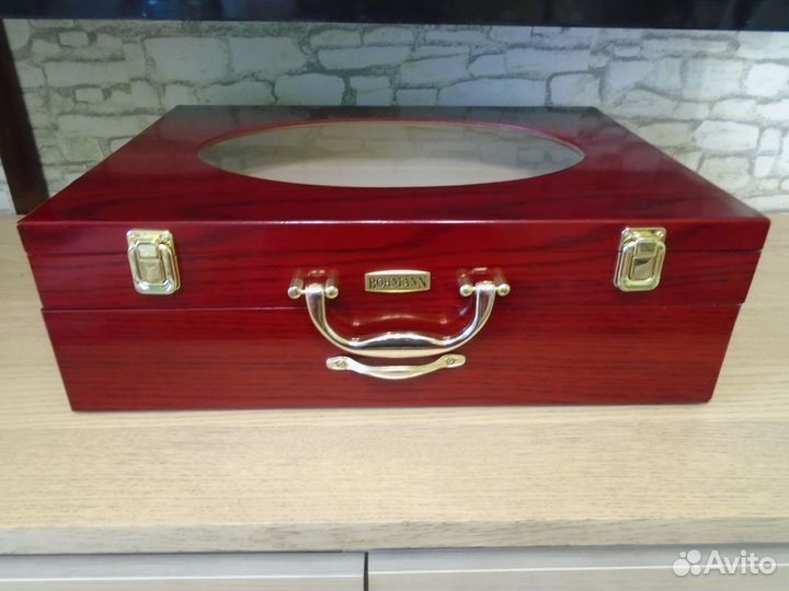 Массивный футляр, кейс. Кабинет-бюро