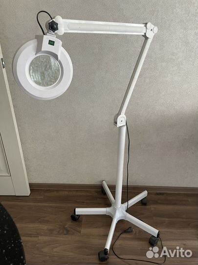 Лампа лупа напольная косметологическая
