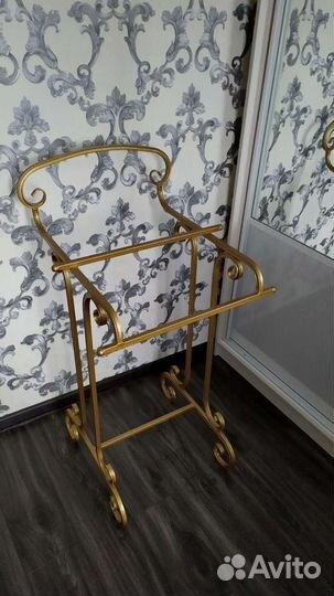 Вешалка для одежды напольная металлическая