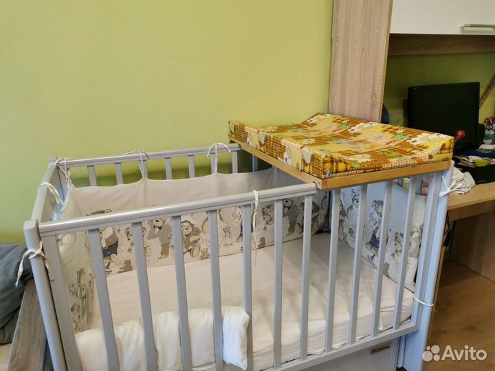 Переносная пеленальная доска на кроватку