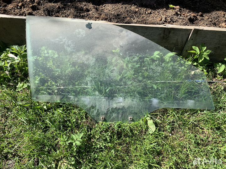 Стекло переднее правое кия спектра