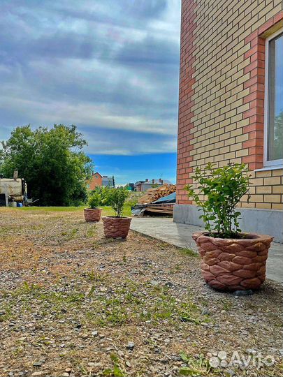 Садовые вазоны