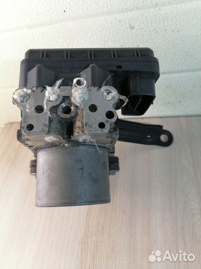 Блок abs Toyota Wish ZGE20 2zrfae