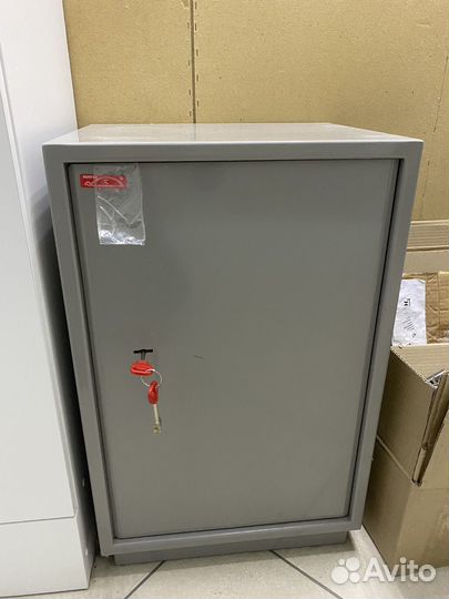 Сейф металлический