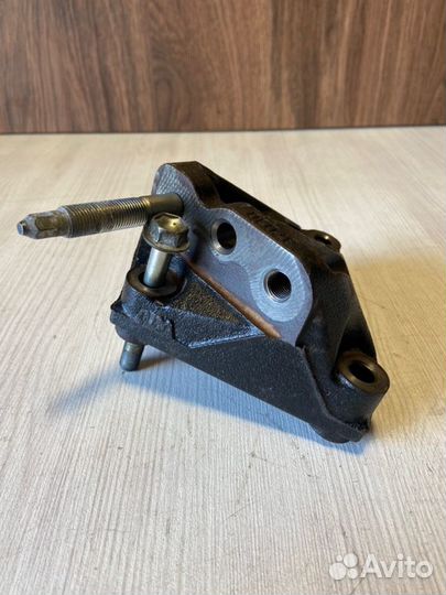 Кронштейн двигателя правый Toyota Corolla 180