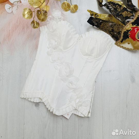 Белый корсет с розами