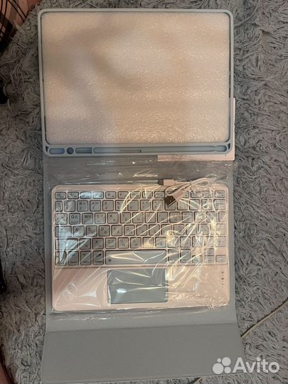 Чехол с клавиатурой iPad