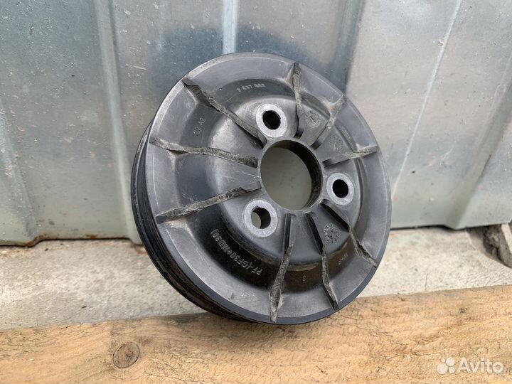Ременный шкив насоса гур BMW E60 525i N52