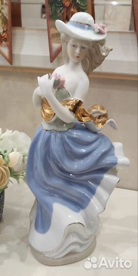 Статуэтка фарфор девушка в шляпке
