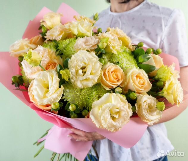 Букеты на выписку юбилей свежие Цветы