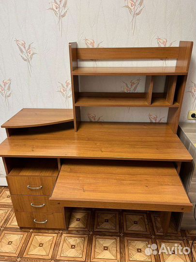 Компьютерный стол