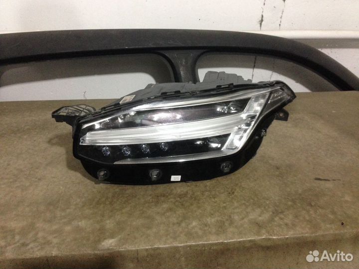 Фара левая Volvo XC90 2