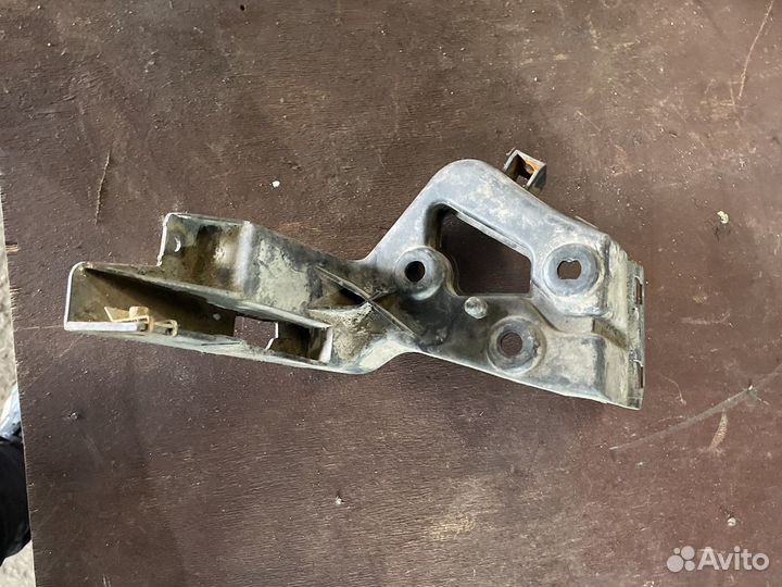 Крепление порога Audi A8 заднее левый и правое