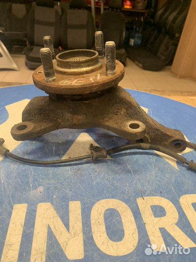 Поворотный кулак передний правый Hyundai Getz