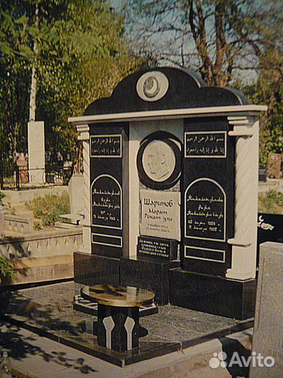 Памятники из Карельского гранита во Владимире