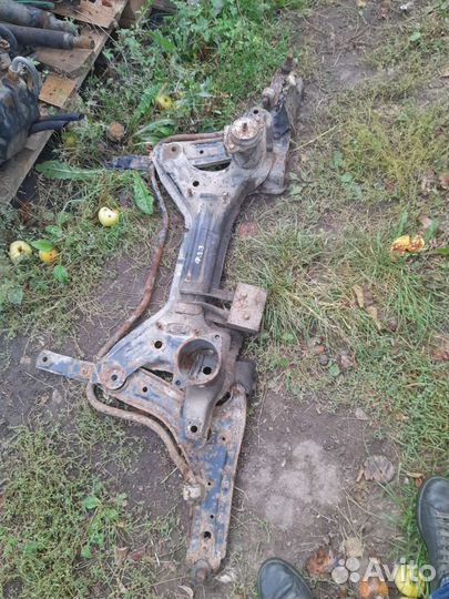 Подрамник в сборе на volkswagen golf 3