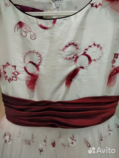 Платье нарядное для девочки, маркировка 8 лет