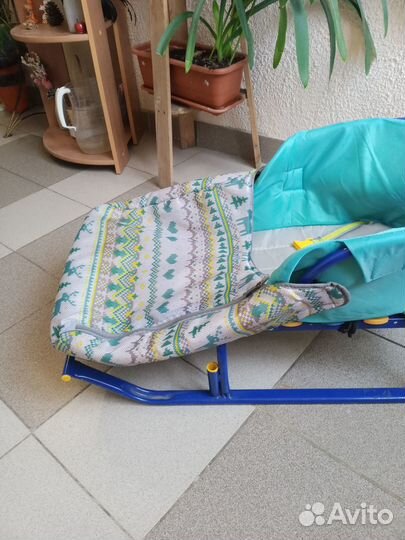 Санки со спинкой и колесиками