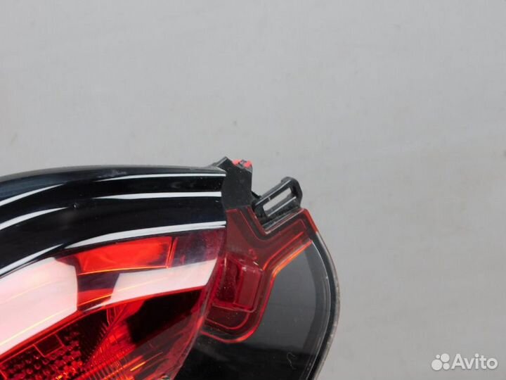 Фонарь задний внутренний левый Toyota RAV4