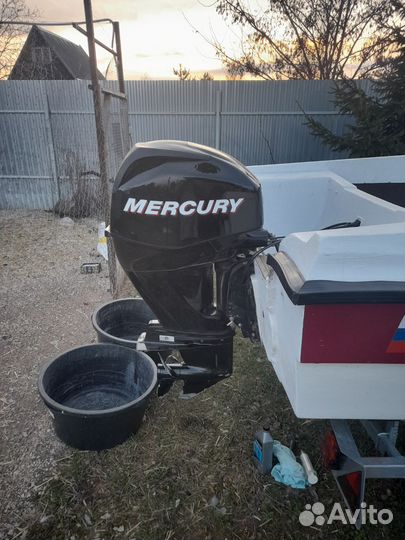 Лодка с мотором