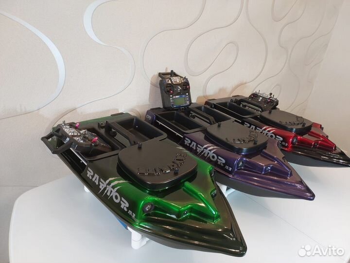 Карповый кораблик c GPS Favorite raptor