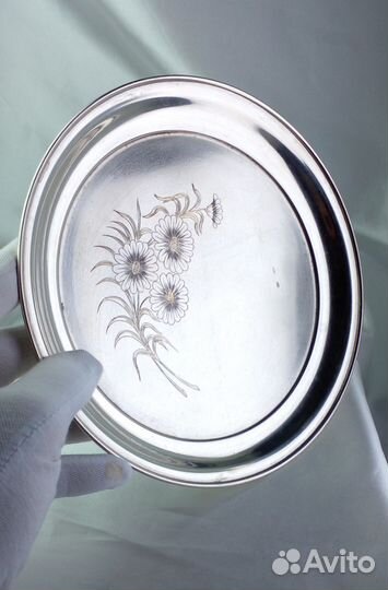 Серебряный поднос