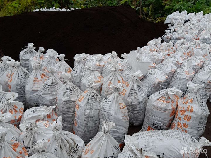 Чернозем, навоз, перегной в мешках