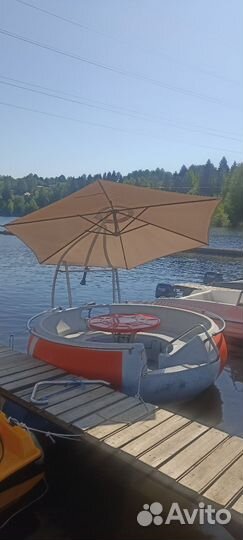 Беседка на воде с электромотором