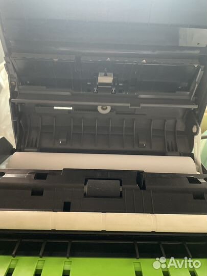 Телефон факс в идиальном состоянии с бумагой