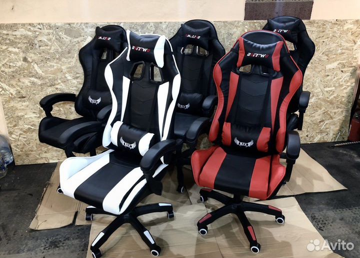 Компьютерное кресло геймерское с подножкой