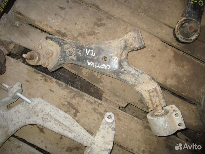 Рычаг левый Chevrolet Captiva C100