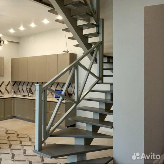 Лестница с перилами